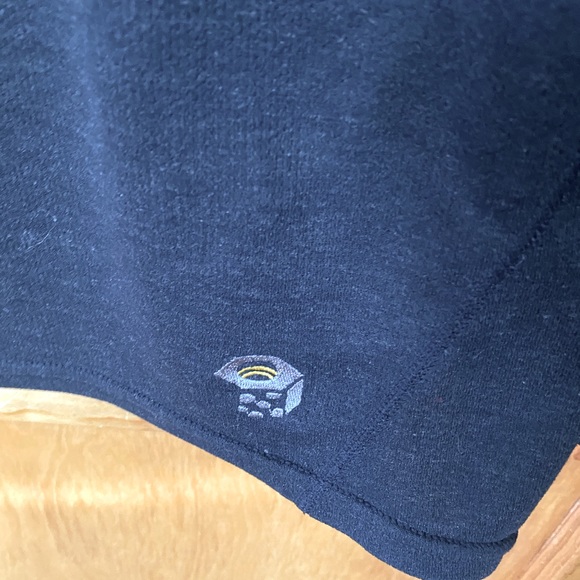 Mountain Hardware Men's Black Crewneck Base layer thermal top - Picture 3 of 11